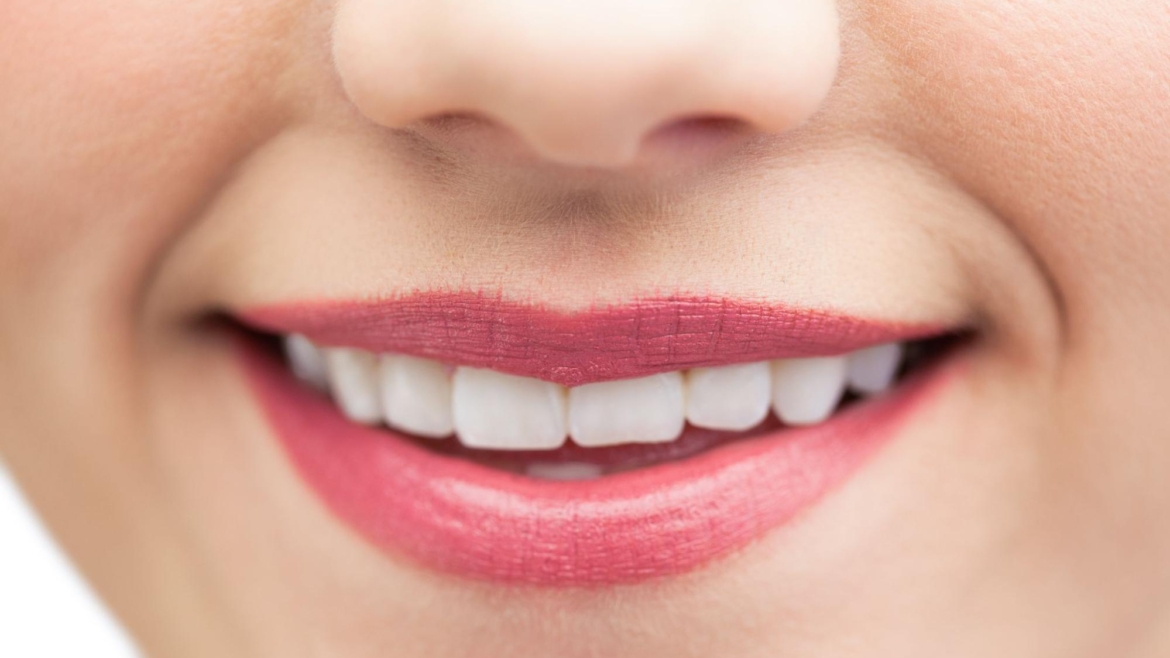Do Teeth Go Yellow Under Composite Bonding?
